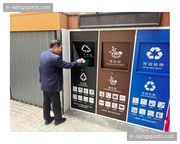 现场垃圾桶负荷监测传感器布设完毕 环卫保洁路径实现算法优化